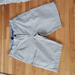 J. Crew Men's Classic Fit khaki shorts 10" inseam 100% cotton 30".